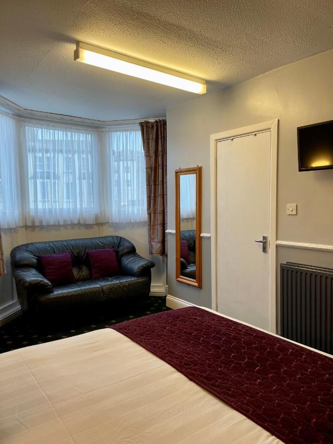Palm Court B&B Ilfracombe Esterno foto