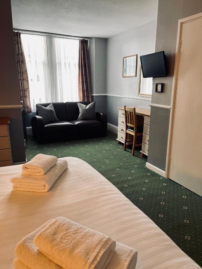 Palm Court B&B Ilfracombe Esterno foto